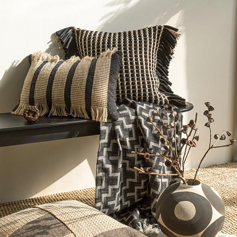 غطاء وسادة منسوج سميك فاخر، غط - مراجعة Textured Throw Natural وسعره